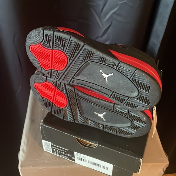 Jordan four retros kids size 13 1/2 black and red - Picture 7 of 9